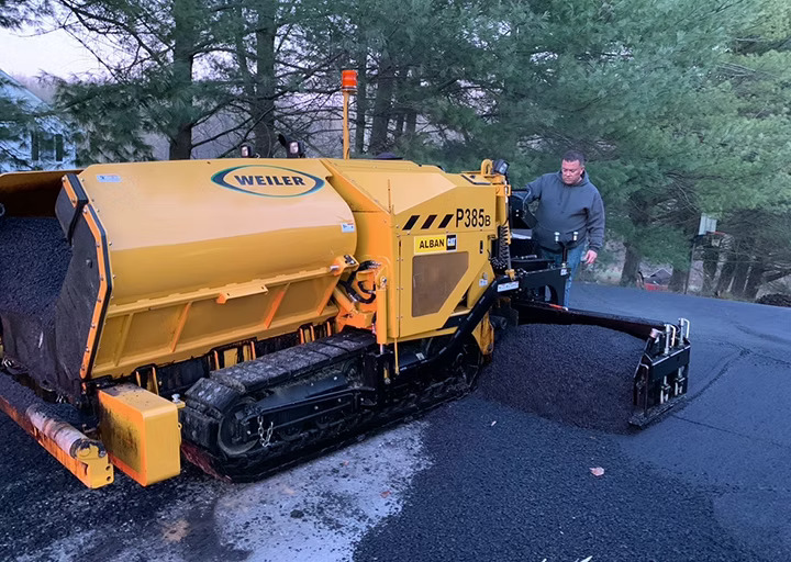 Why Homeowners in Deale, Maryland Choose Asphalt Over Gravel Driveways