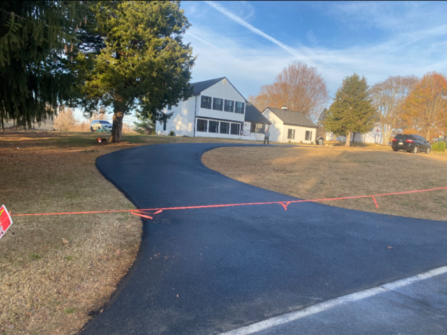 Driveway Paving in Deale, Maryland: Asphalt vs. Concrete – Which Is Right for Your Property?